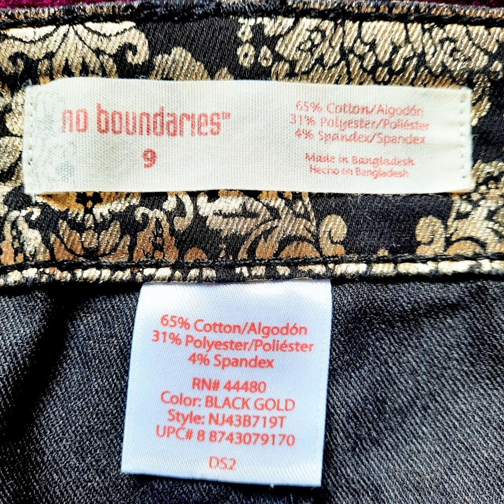 No Boundaries 9 Gold & Black Demask Pattern Pants - Picture 7 of 8